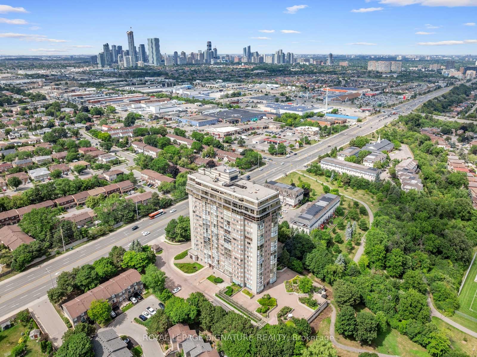 









880


Dundas

Street West, LPH4,
Mississauga,




ON
L5C 4H3

