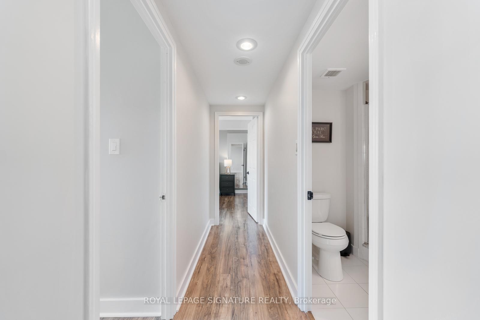 









880


Dundas

Street West, LPH4,
Mississauga,




ON
L5C 4H3

