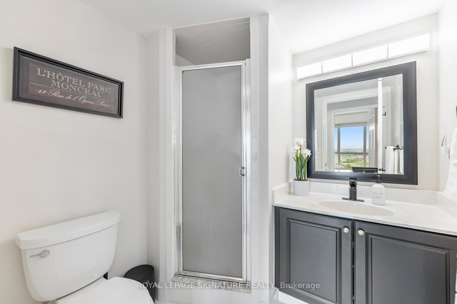 









880


Dundas

Street West, LPH4,
Mississauga,




ON
L5C 4H3

