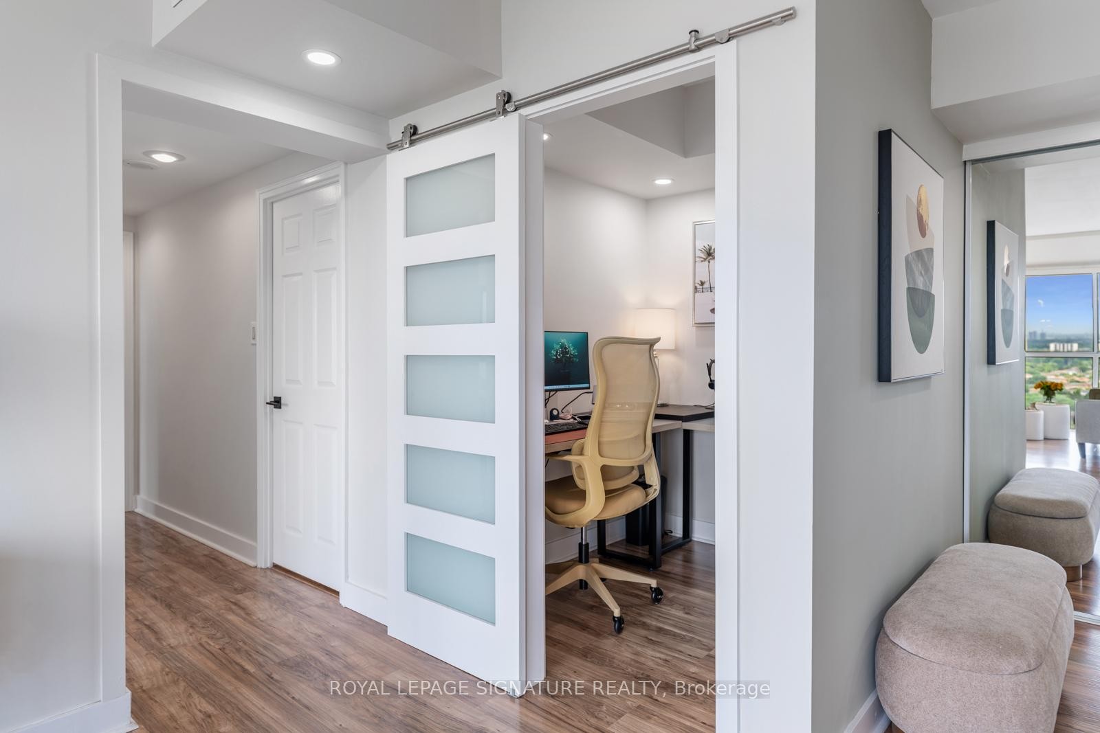 









880


Dundas

Street West, LPH4,
Mississauga,




ON
L5C 4H3

