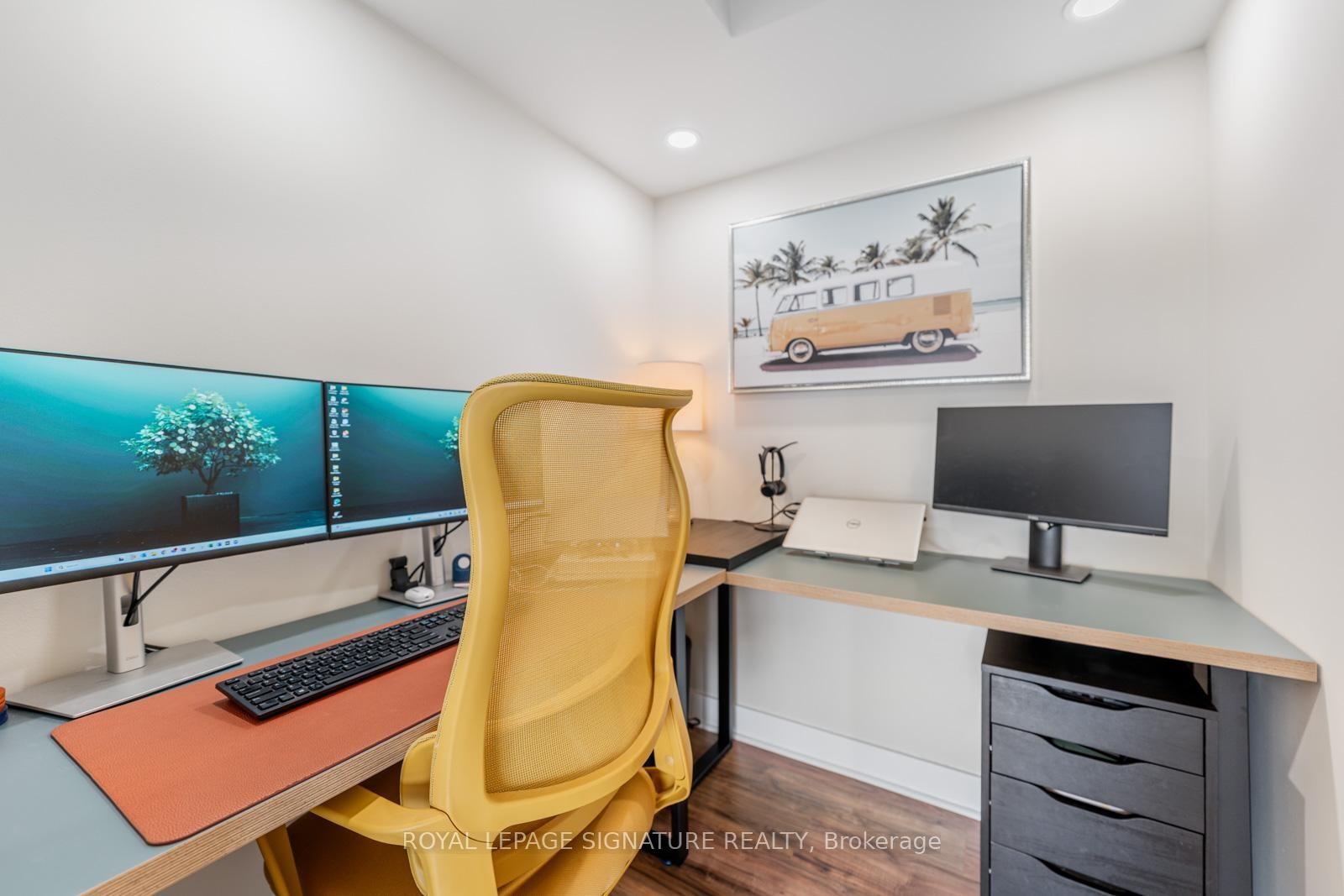 









880


Dundas

Street West, LPH4,
Mississauga,




ON
L5C 4H3

