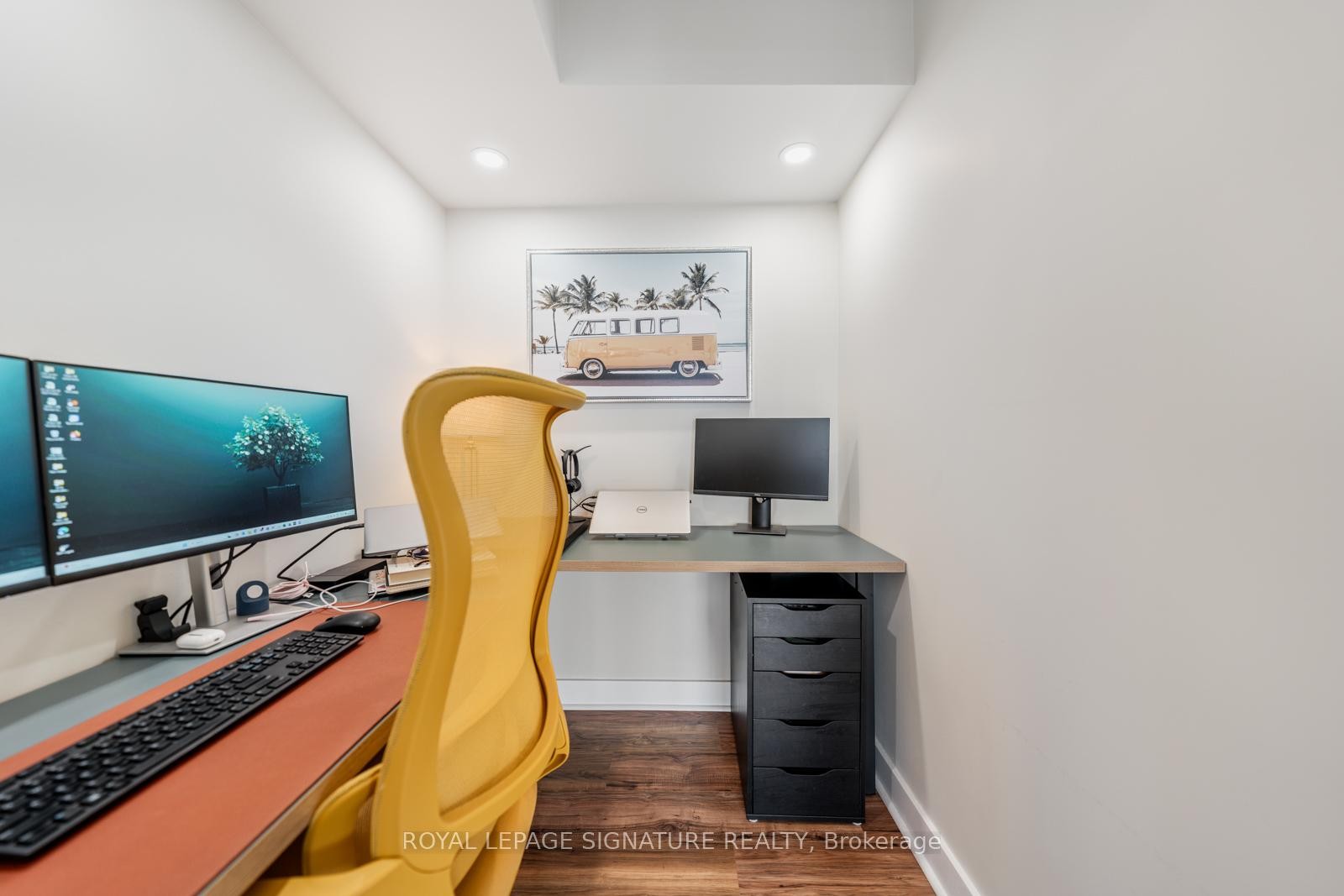 









880


Dundas

Street West, LPH4,
Mississauga,




ON
L5C 4H3


