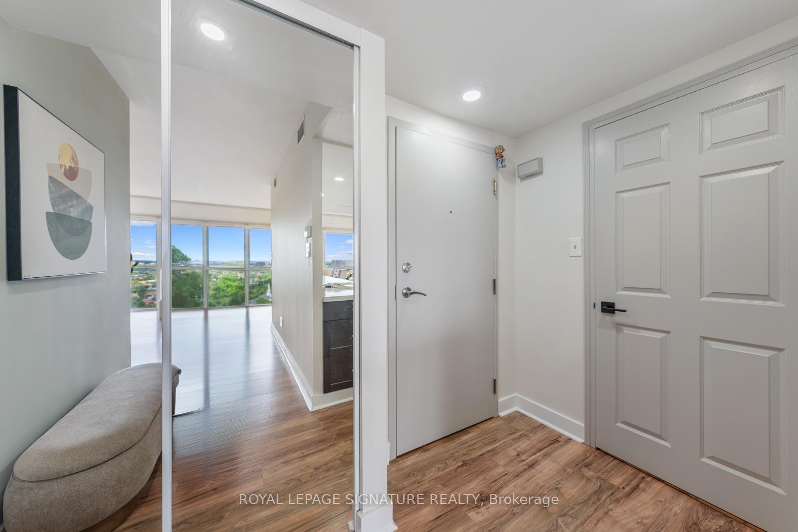 









880


Dundas

Street West, LPH4,
Mississauga,




ON
L5C 4H3

