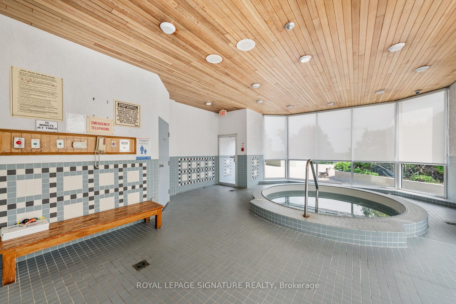 









880


Dundas

Street West, LPH4,
Mississauga,




ON
L5C 4H3

