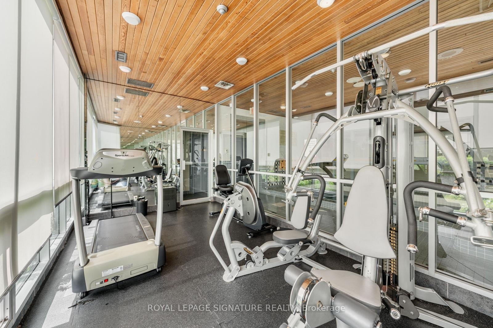 









880


Dundas

Street West, LPH4,
Mississauga,




ON
L5C 4H3

