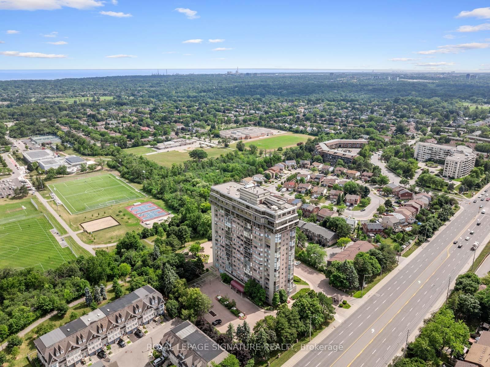 









880


Dundas

Street West, LPH4,
Mississauga,




ON
L5C 4H3


