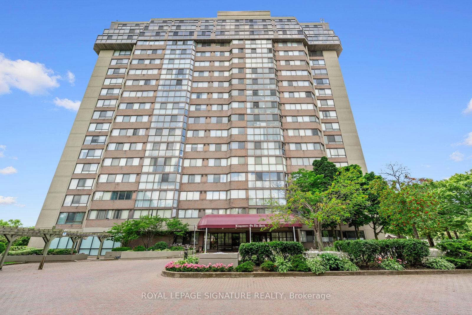









880


Dundas

Street West, LPH4,
Mississauga,




ON
L5C 4H3

