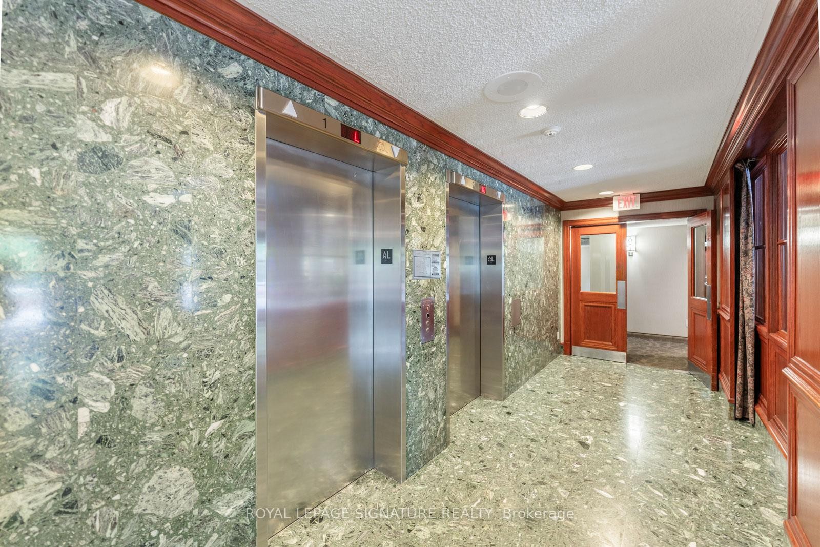 









880


Dundas

Street West, LPH4,
Mississauga,




ON
L5C 4H3

