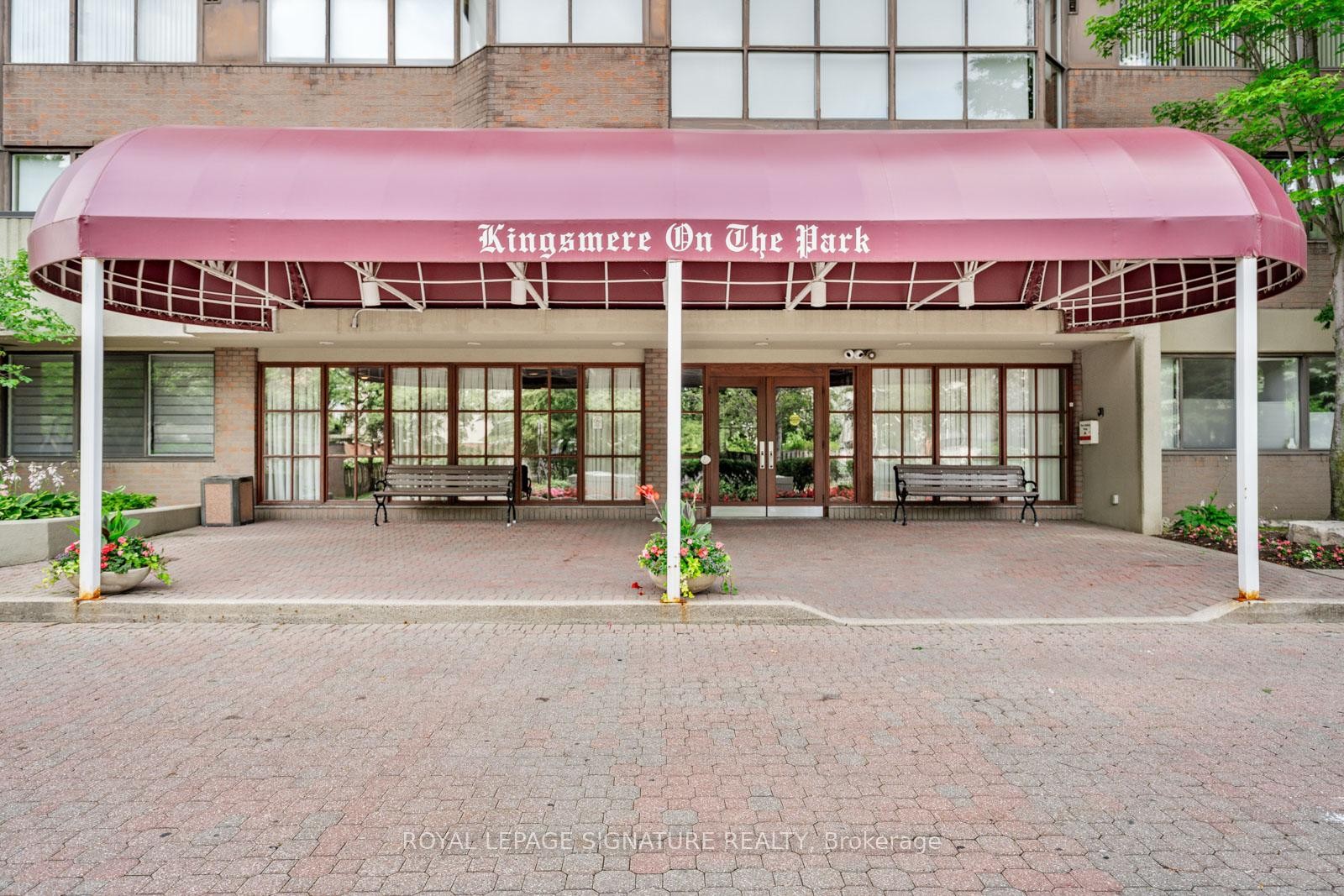 









880


Dundas

Street West, LPH4,
Mississauga,




ON
L5C 4H3

