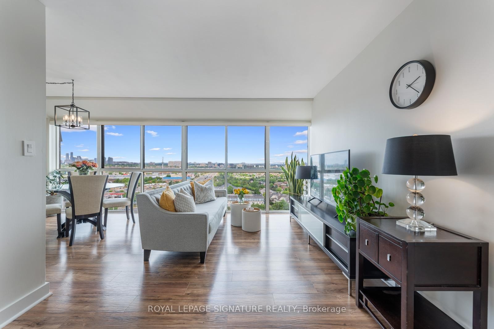 









880


Dundas

Street West, LPH4,
Mississauga,




ON
L5C 4H3

