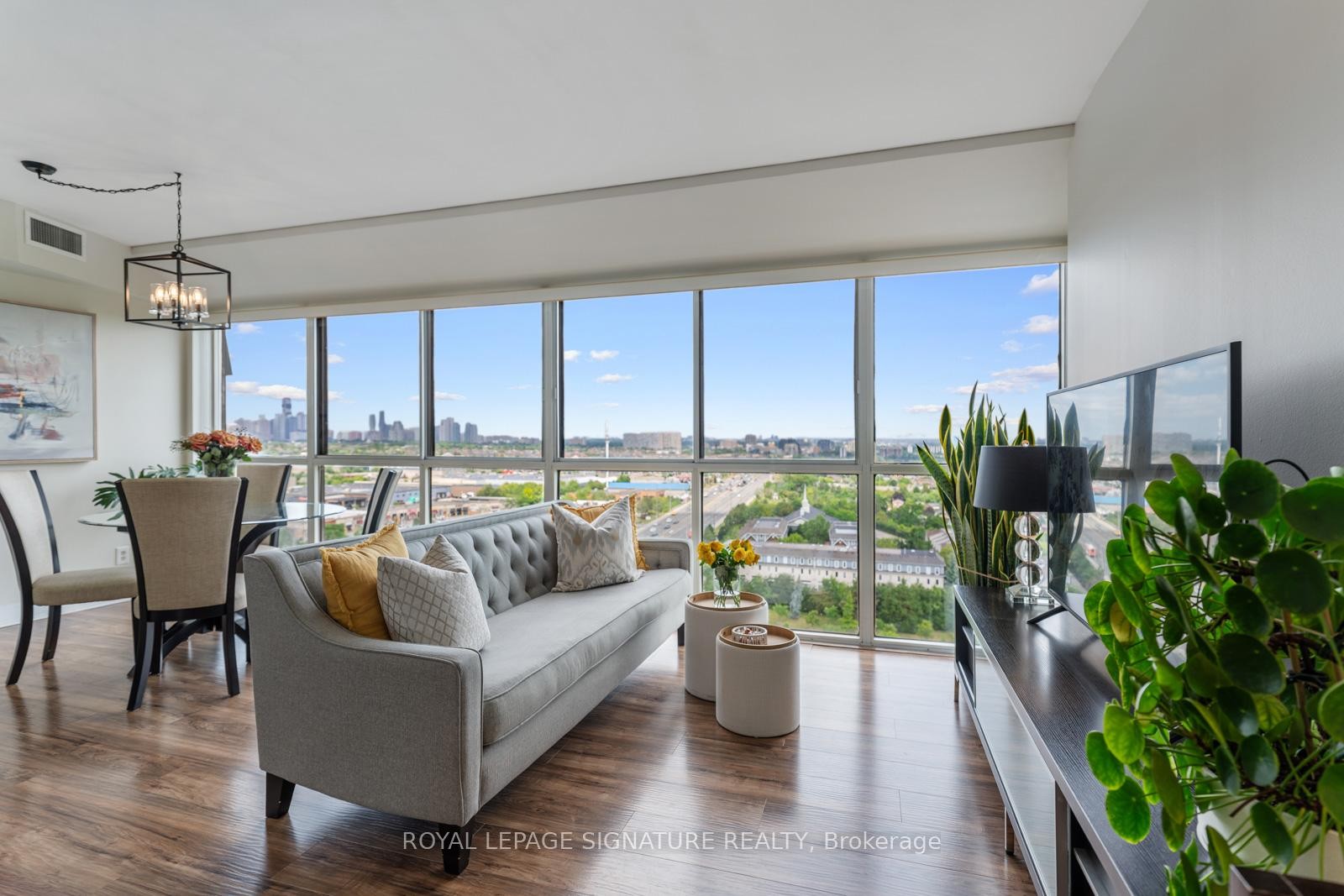 









880


Dundas

Street West, LPH4,
Mississauga,




ON
L5C 4H3

