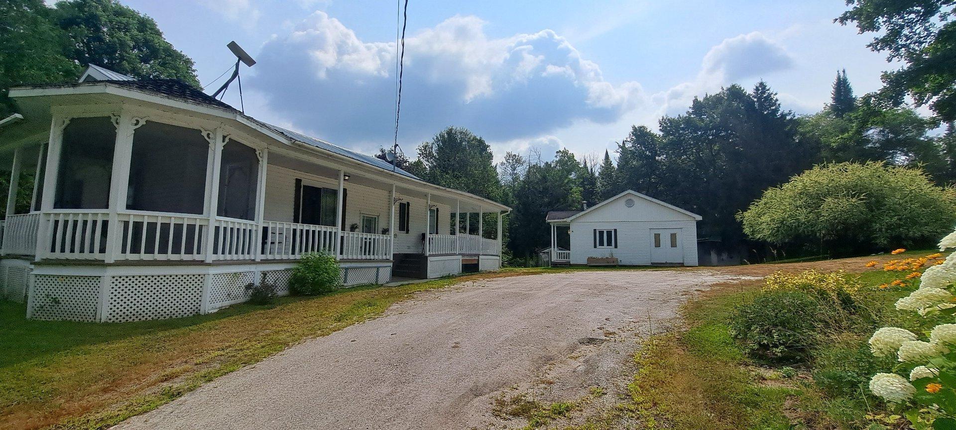 









312


Ch. de la Rivière-Gatineau

,
Sainte-Thérèse-de-la-Gatineau,




QC
J0X2X0

