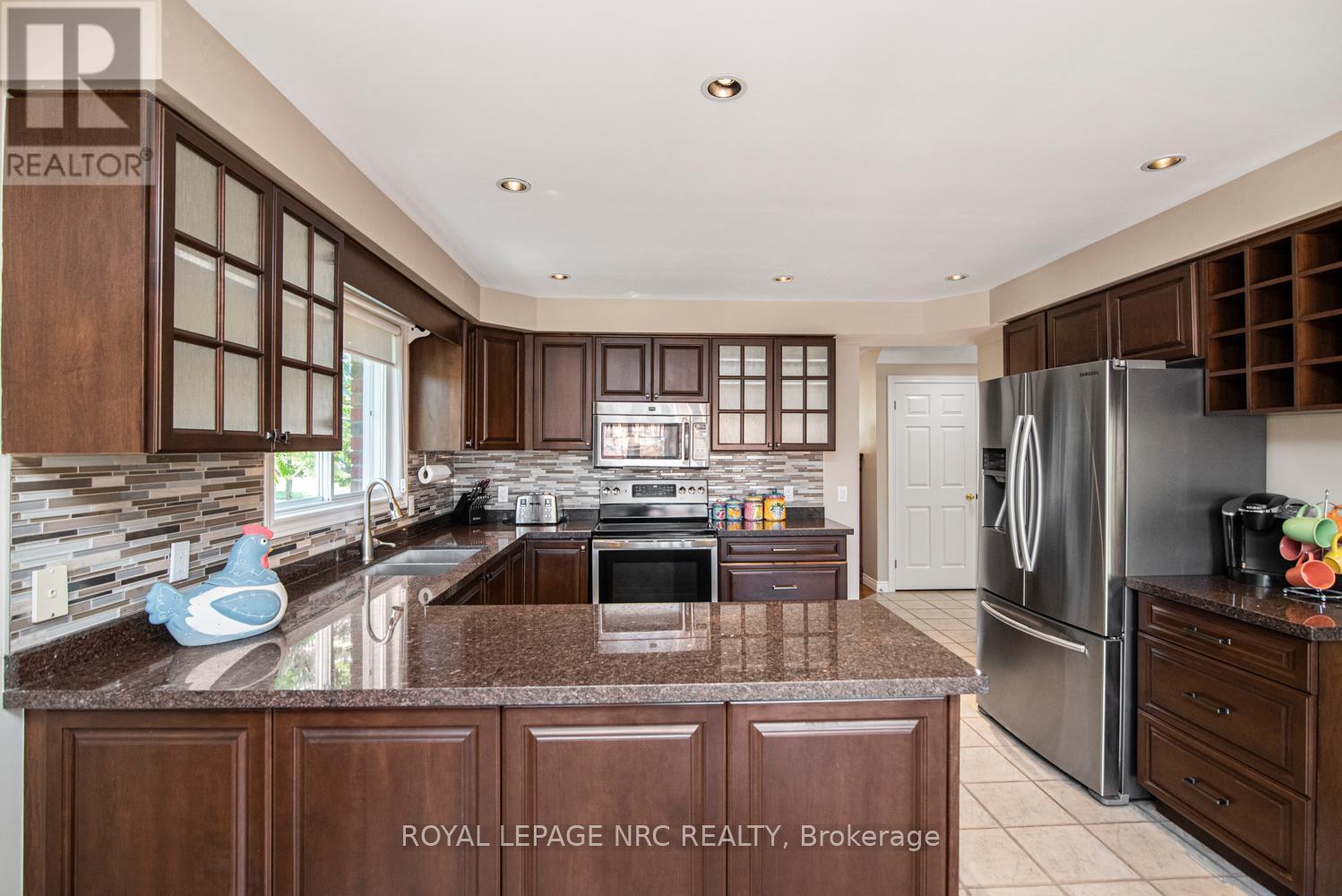 












149 DORCHESTER DRIVE

,
Grimsby,




Ontario
L3M5J9

