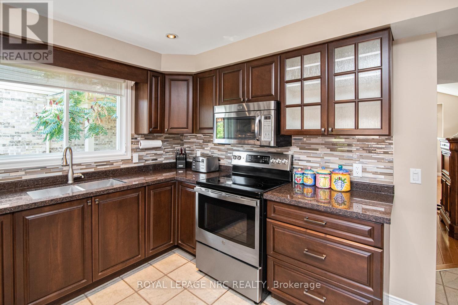 












149 DORCHESTER DRIVE

,
Grimsby,




Ontario
L3M5J9

