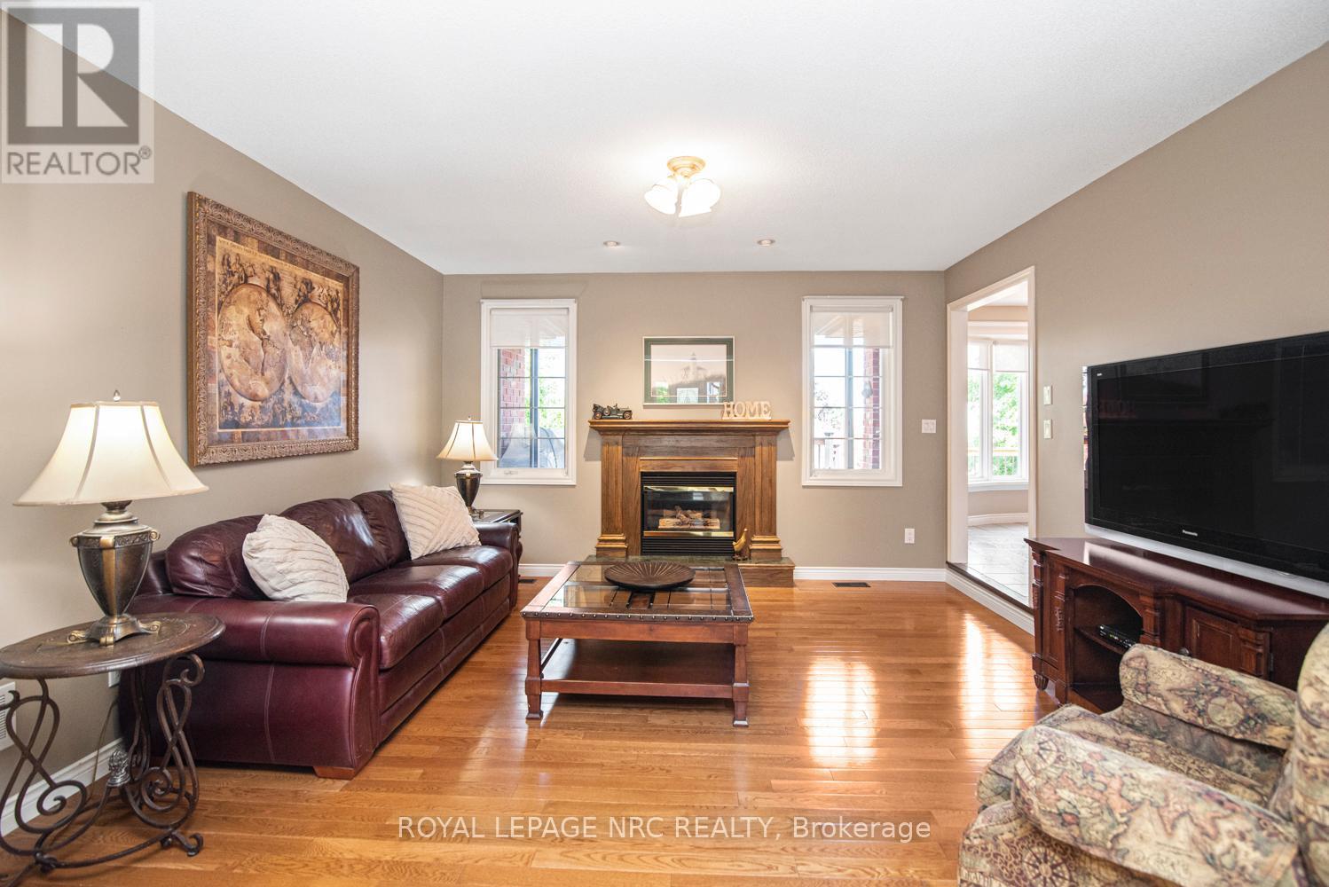 












149 DORCHESTER DRIVE

,
Grimsby,




Ontario
L3M5J9

