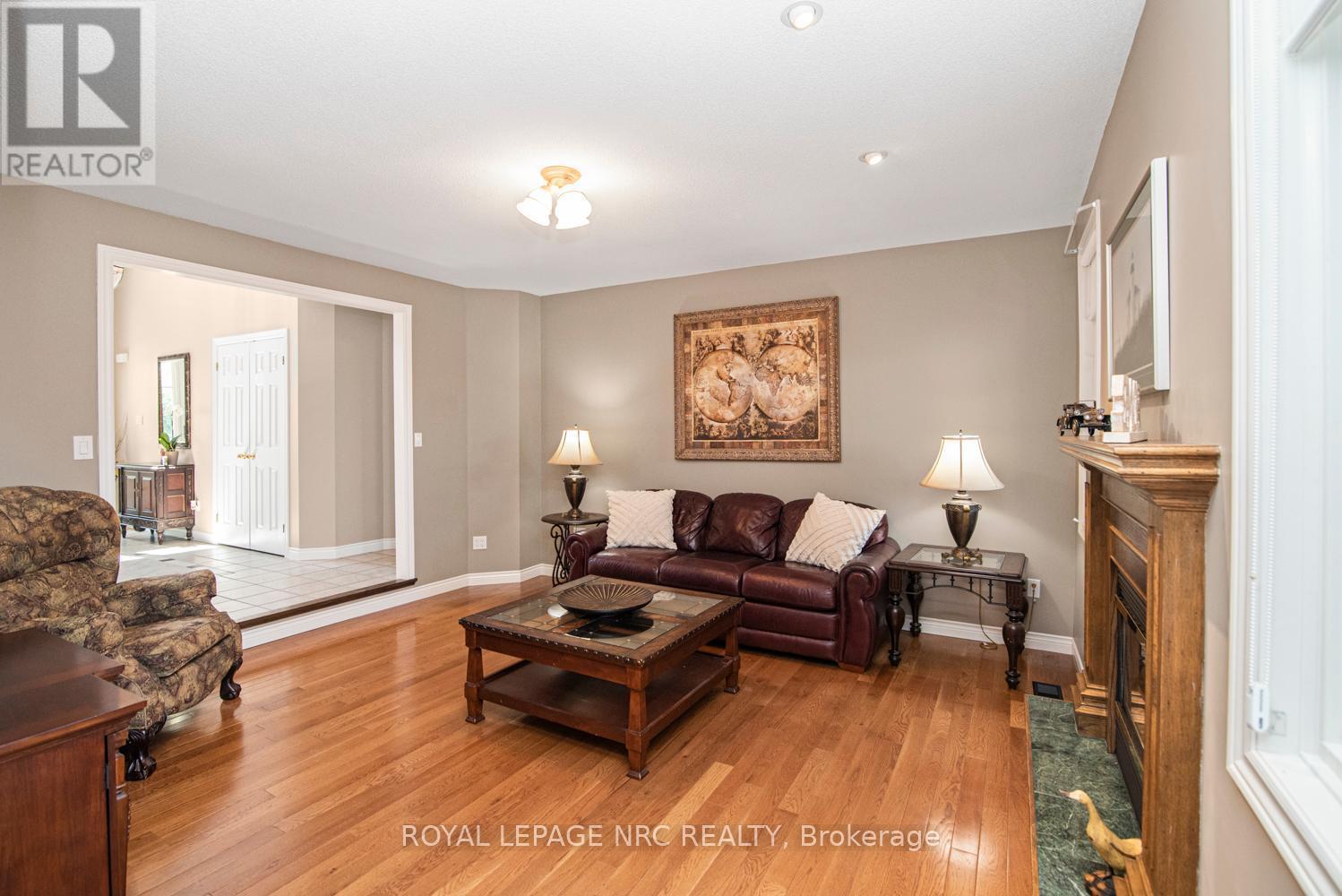 












149 DORCHESTER DRIVE

,
Grimsby,




Ontario
L3M5J9


