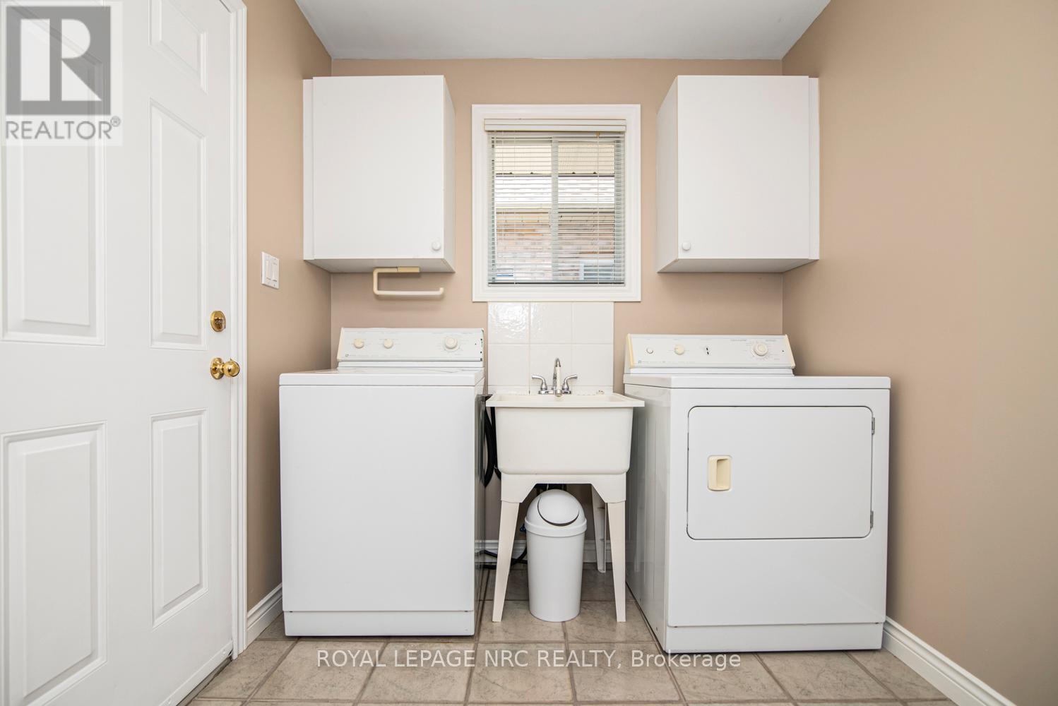 












149 DORCHESTER DRIVE

,
Grimsby,




Ontario
L3M5J9

