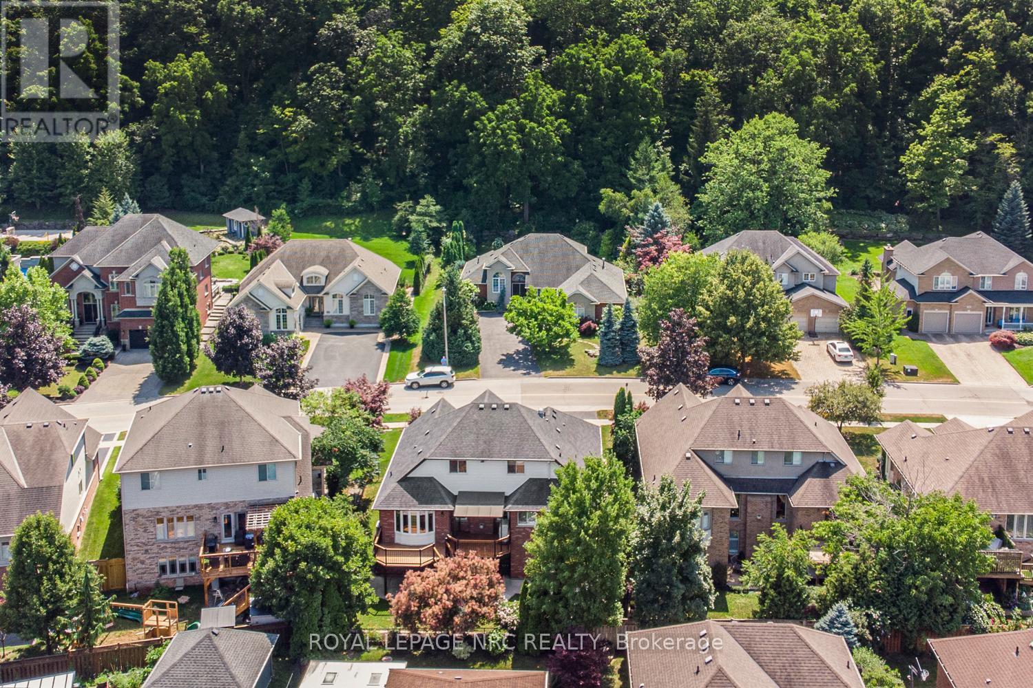 












149 DORCHESTER DRIVE

,
Grimsby,




Ontario
L3M5J9

