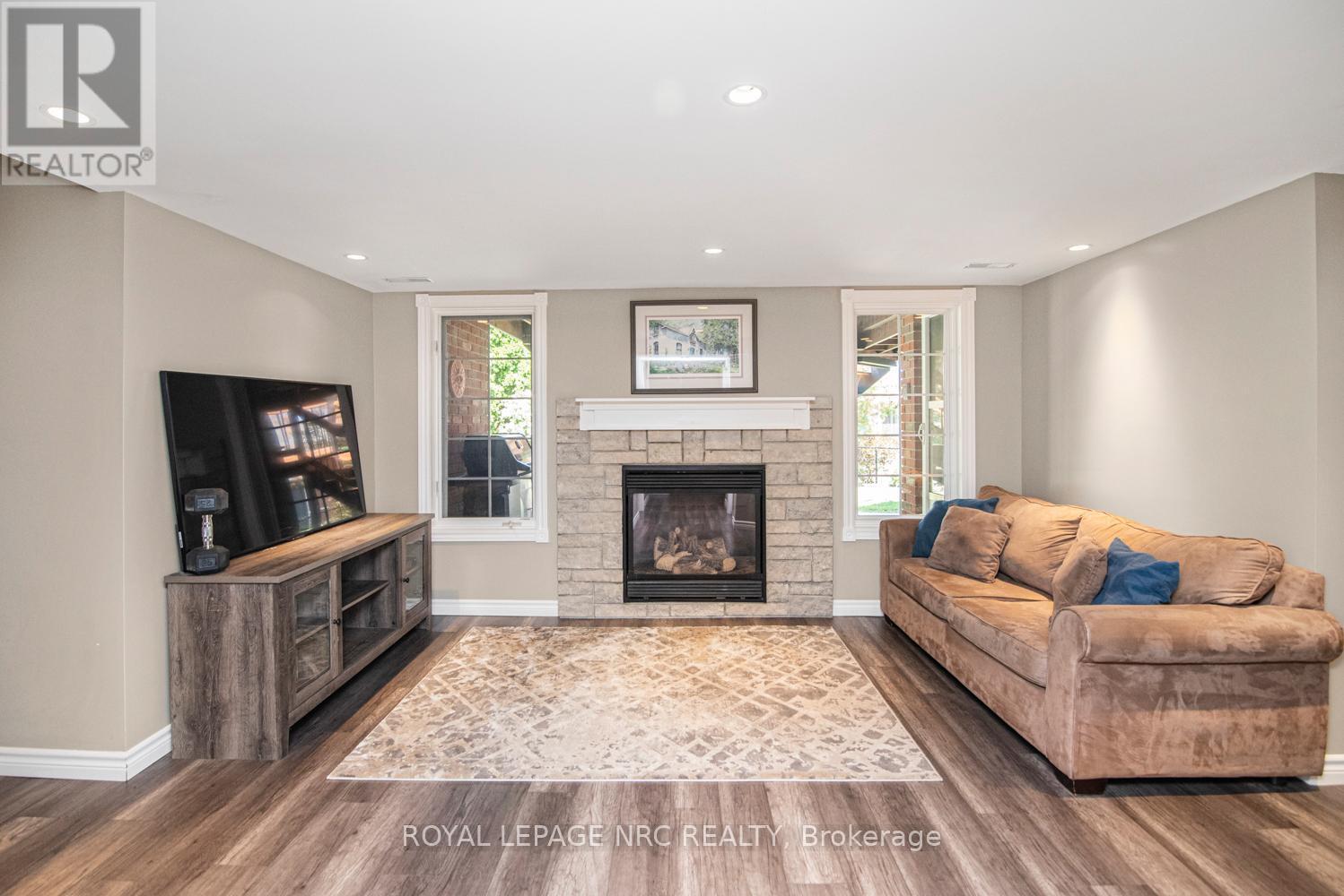 












149 DORCHESTER DRIVE

,
Grimsby,




Ontario
L3M5J9


