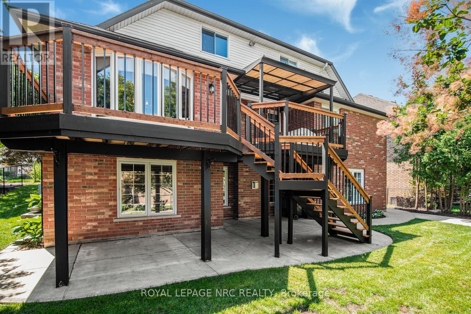 












149 DORCHESTER DRIVE

,
Grimsby,




Ontario
L3M5J9

