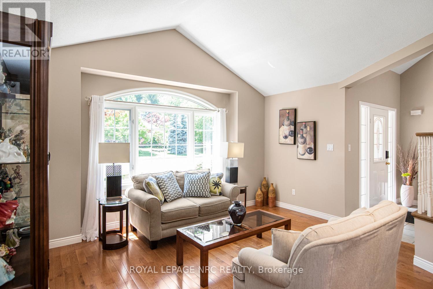 












149 DORCHESTER DRIVE

,
Grimsby,




Ontario
L3M5J9

