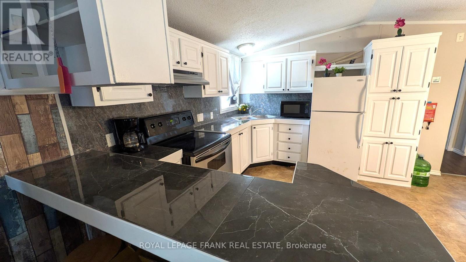 












2171 ST. OLA ROAD

,
Tudor and Cashel (Cashel Ward),




Ontario
K0L1W0

