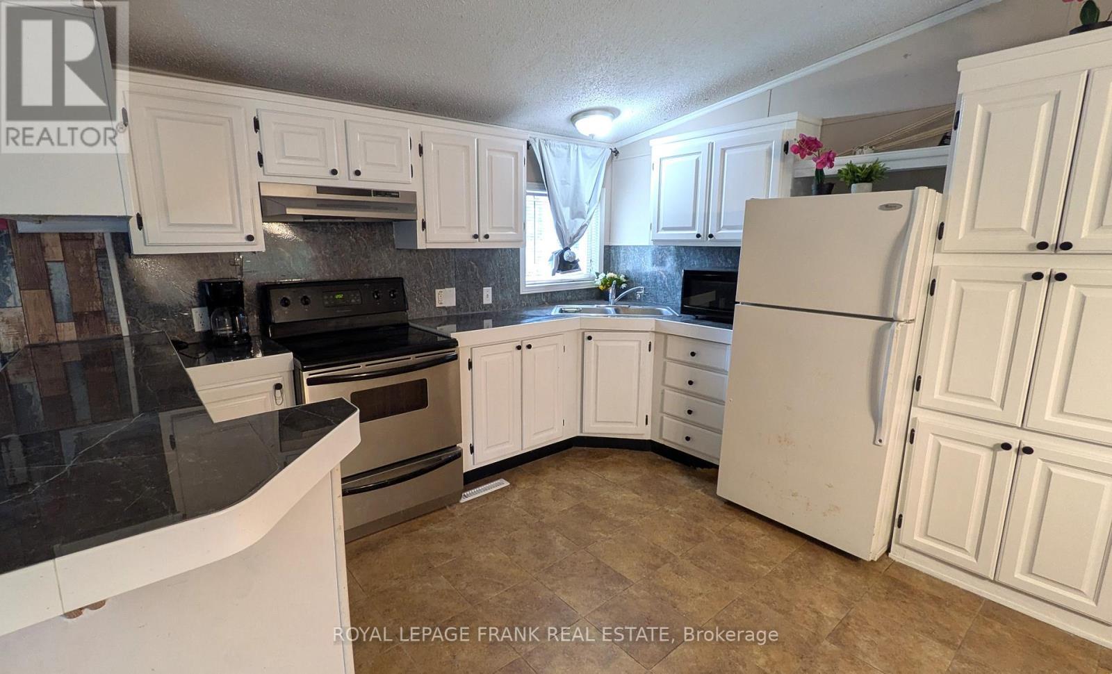 












2171 ST. OLA ROAD

,
Tudor and Cashel (Cashel Ward),




Ontario
K0L1W0


