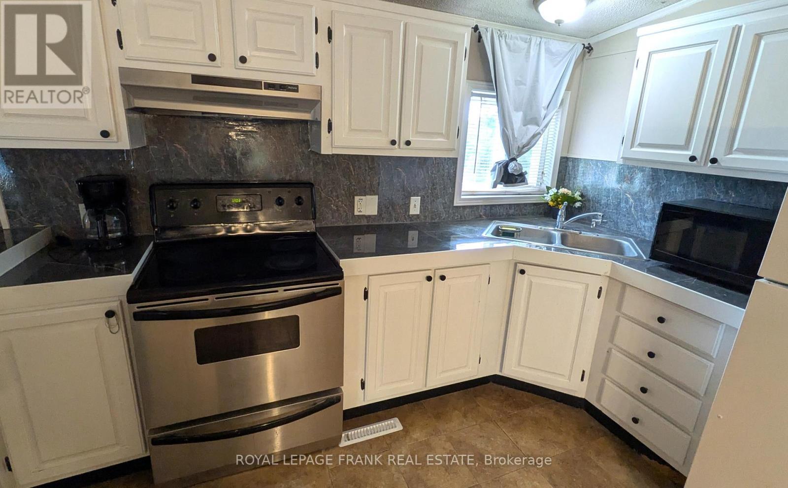 












2171 ST. OLA ROAD

,
Tudor and Cashel (Cashel Ward),




Ontario
K0L1W0

