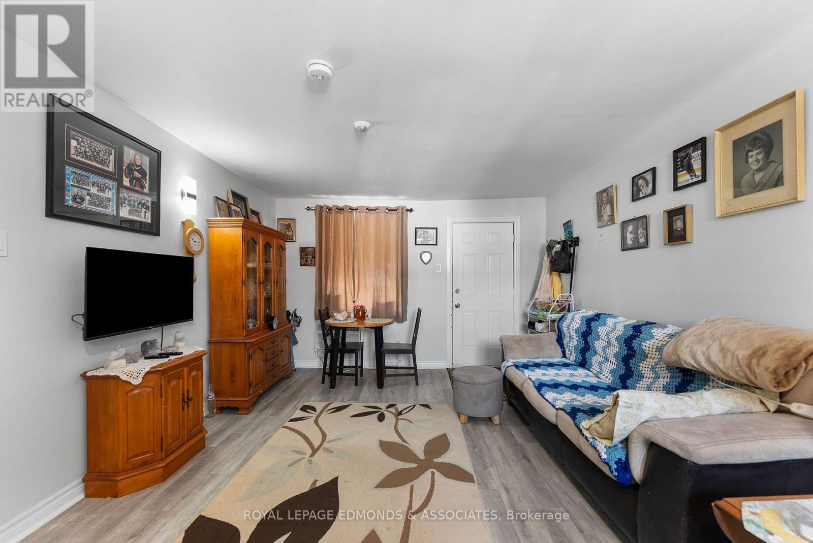 












1806 BEACHBURG ROAD

,
Whitewater Region,




Ontario
K0J1C0

