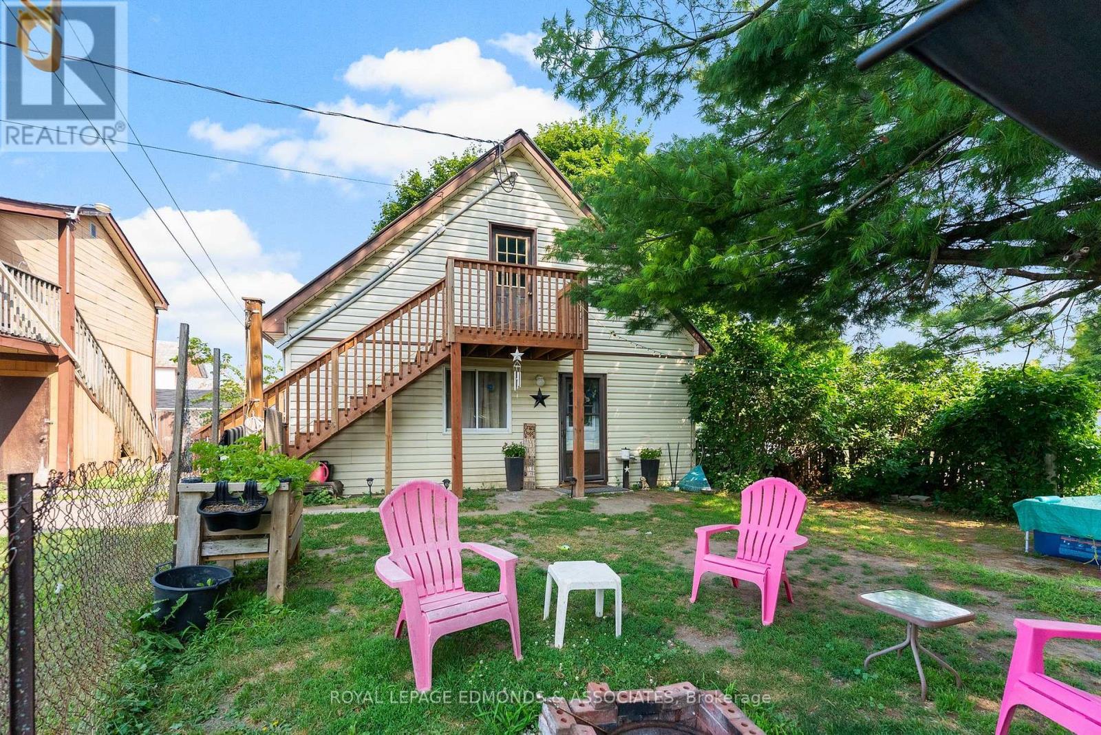












1806 BEACHBURG ROAD

,
Whitewater Region,




Ontario
K0J1C0

