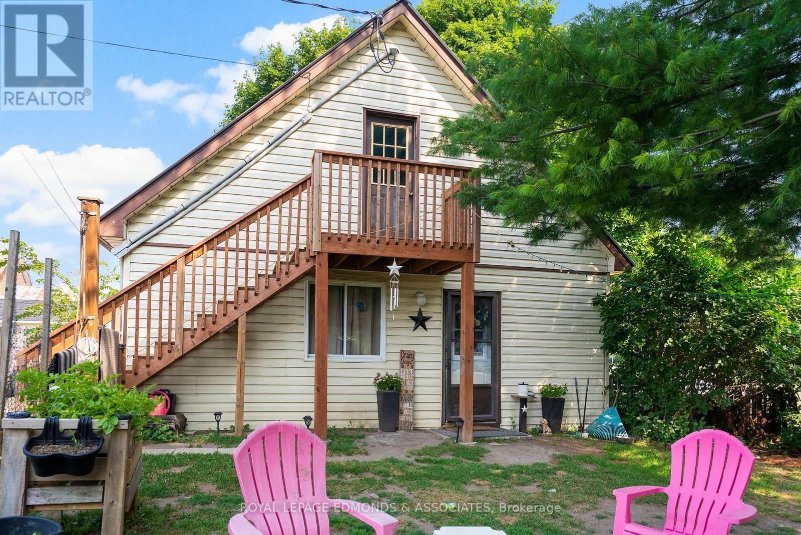 












1806 BEACHBURG ROAD

,
Whitewater Region,




Ontario
K0J1C0


