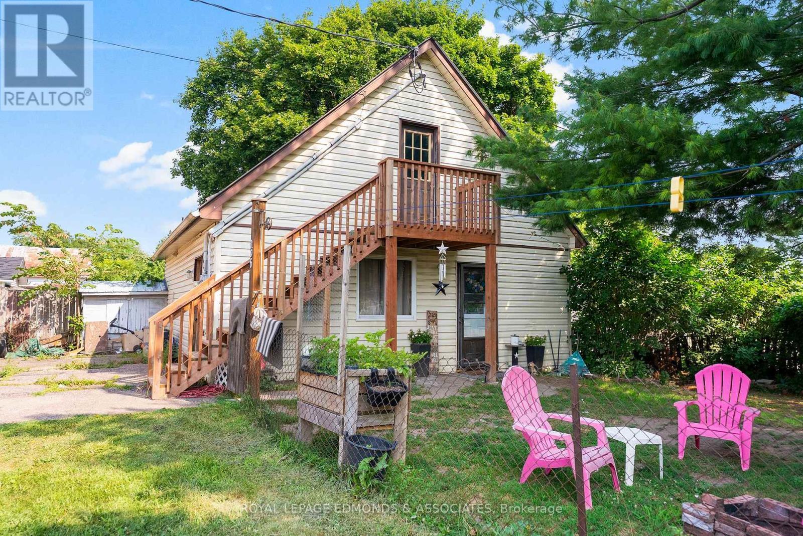 












1806 BEACHBURG ROAD

,
Whitewater Region,




Ontario
K0J1C0

