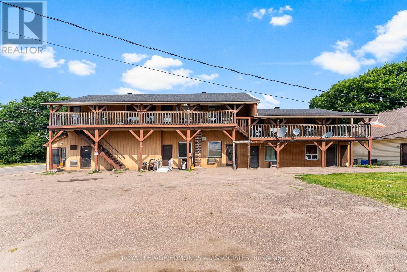 












1806 BEACHBURG ROAD

,
Whitewater Region,




Ontario
K0J1C0

