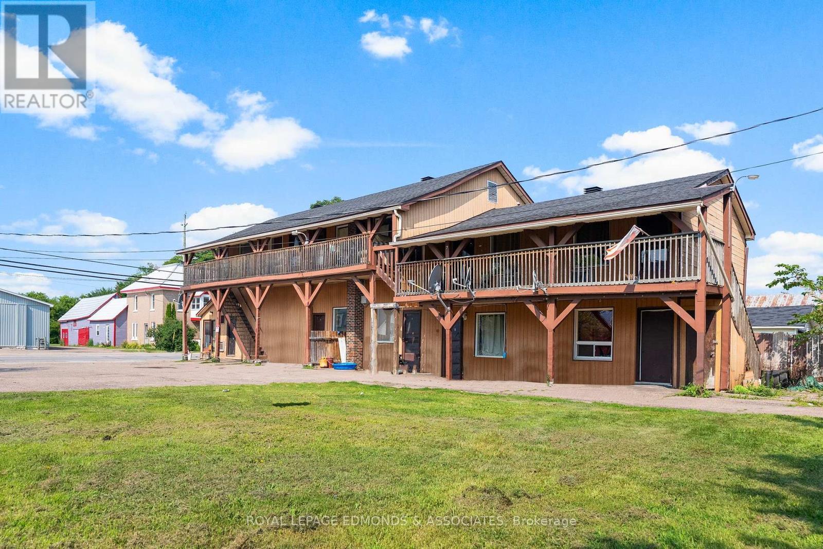 












1806 BEACHBURG ROAD

,
Whitewater Region,




Ontario
K0J1C0

