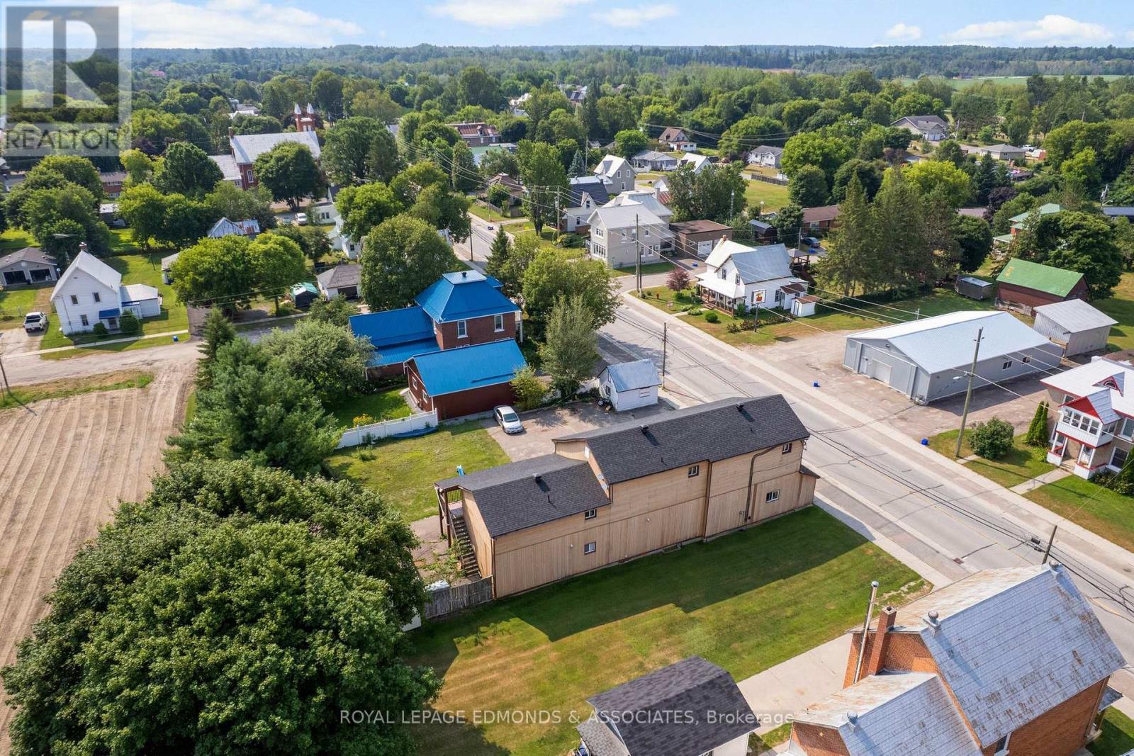 












1806 BEACHBURG ROAD

,
Whitewater Region,




Ontario
K0J1C0

