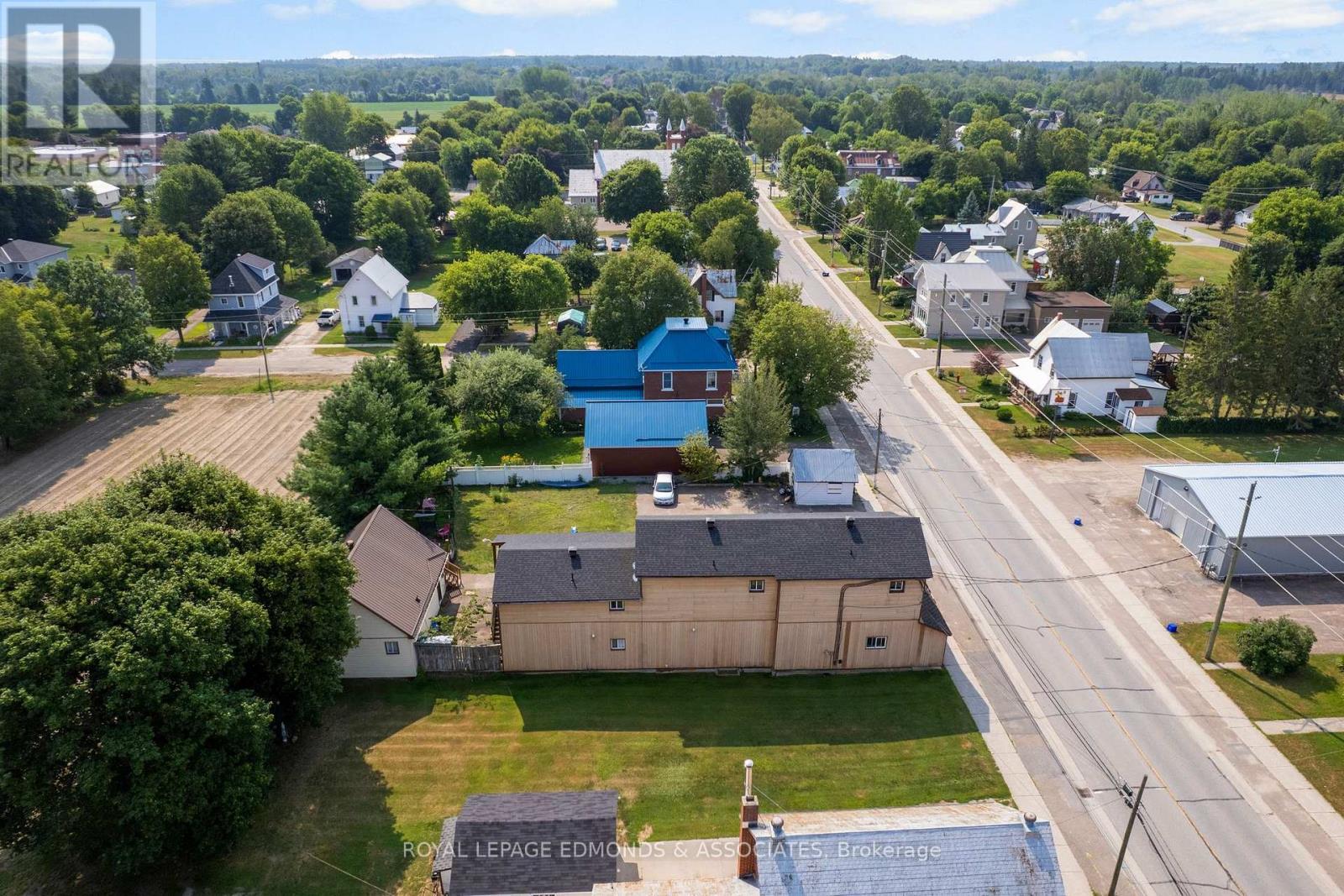 












1806 BEACHBURG ROAD

,
Whitewater Region,




Ontario
K0J1C0

