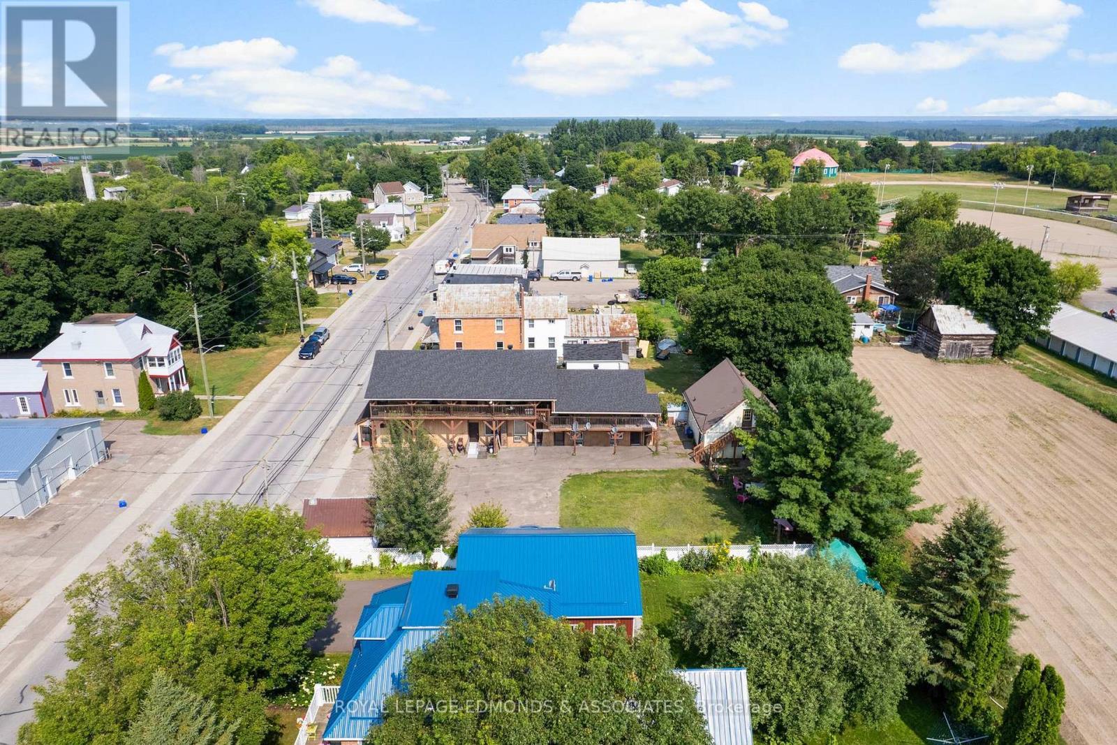 












1806 BEACHBURG ROAD

,
Whitewater Region,




Ontario
K0J1C0

