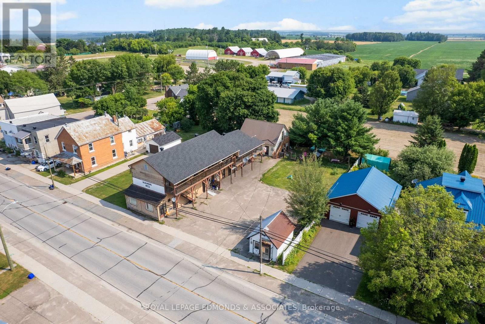 












1806 BEACHBURG ROAD

,
Whitewater Region,




Ontario
K0J1C0

