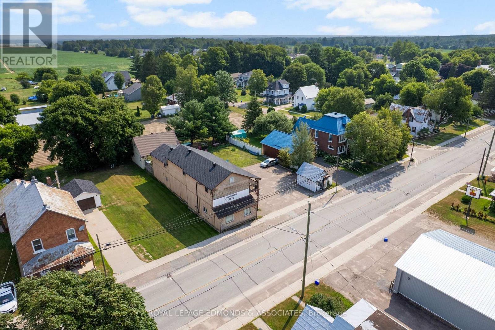 












1806 BEACHBURG ROAD

,
Whitewater Region,




Ontario
K0J1C0

