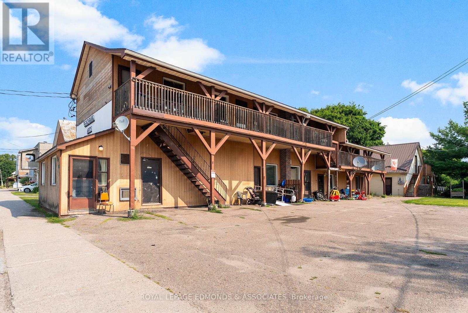












1806 BEACHBURG ROAD

,
Whitewater Region,




Ontario
K0J1C0

