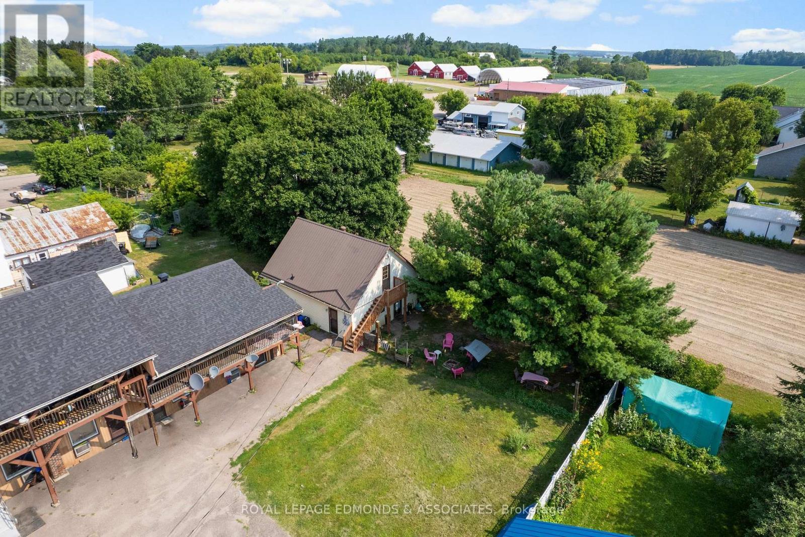 












1806 BEACHBURG ROAD

,
Whitewater Region,




Ontario
K0J1C0

