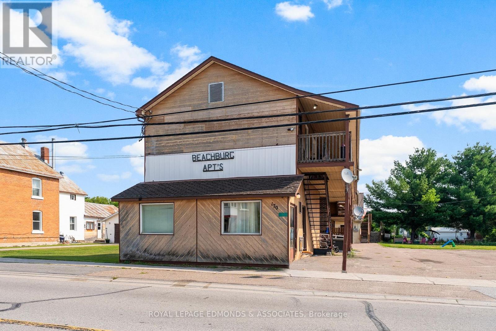 












1806 BEACHBURG ROAD

,
Whitewater Region,




Ontario
K0J1C0

