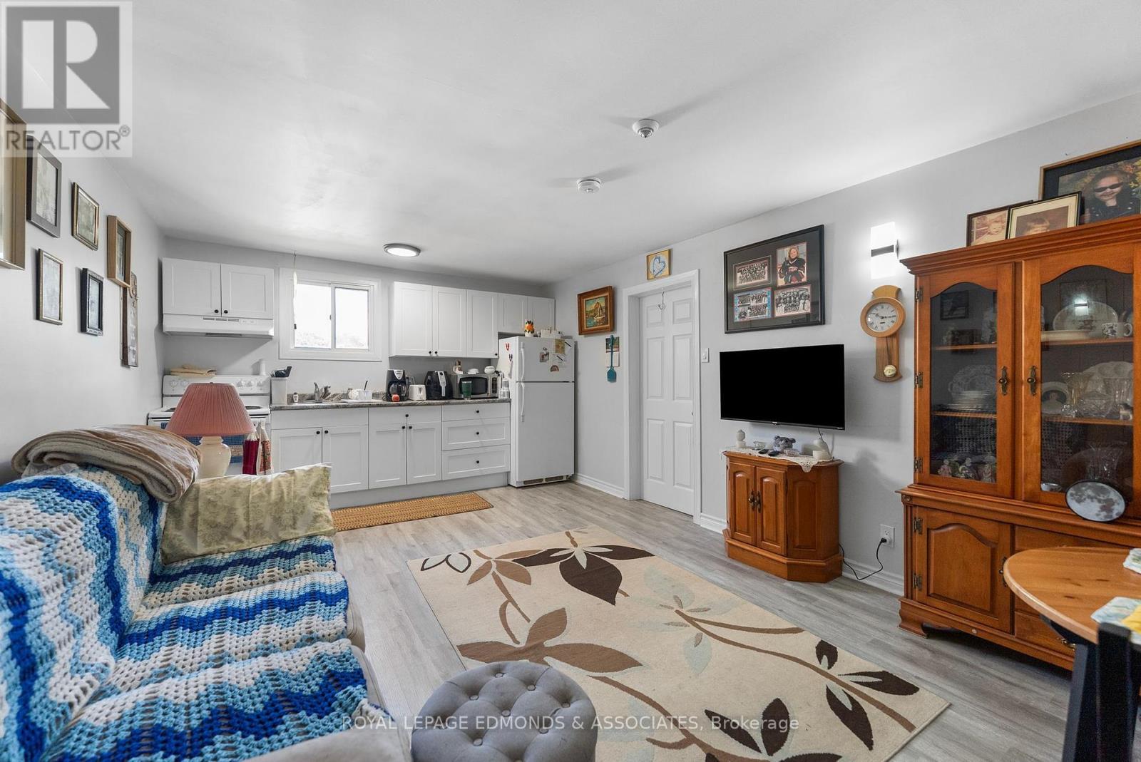 












1806 BEACHBURG ROAD

,
Whitewater Region,




Ontario
K0J1C0

