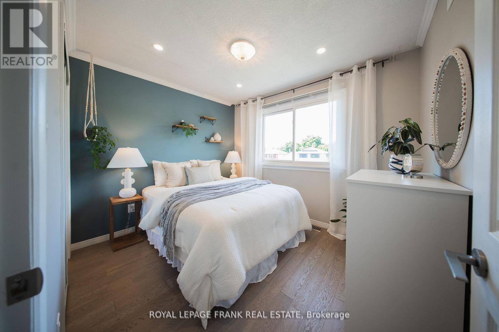 












156 OVERBANK DRIVE

,
Oshawa (McLaughlin),




Ontario
L1J7Y5

