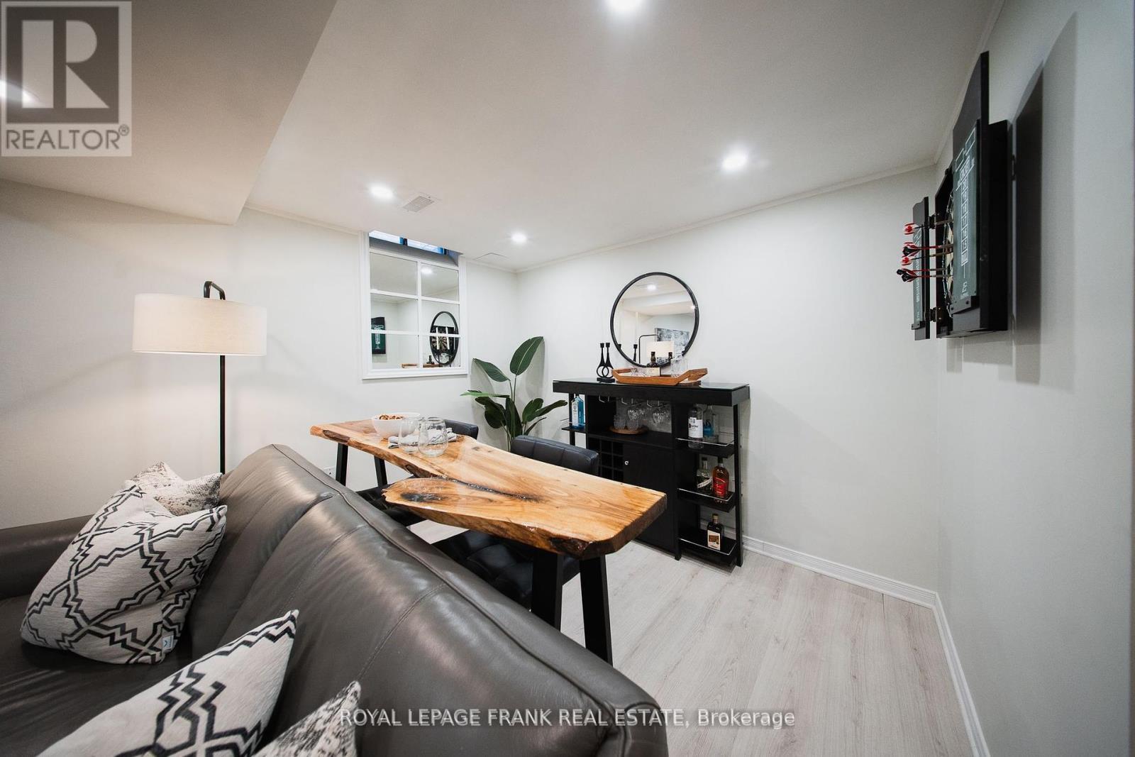 












156 OVERBANK DRIVE

,
Oshawa (McLaughlin),




Ontario
L1J7Y5

