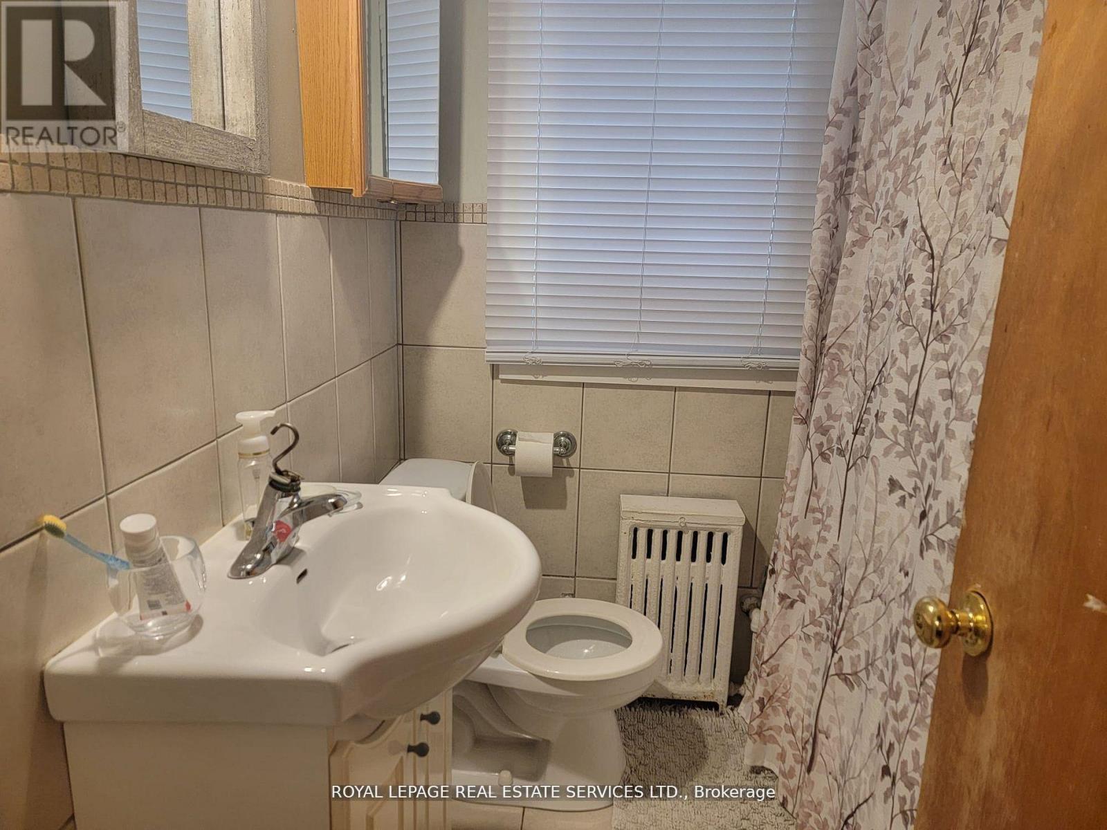 












135 LAKE SHORE DRIVE

,
Toronto,




Ontario
M8V2A1

