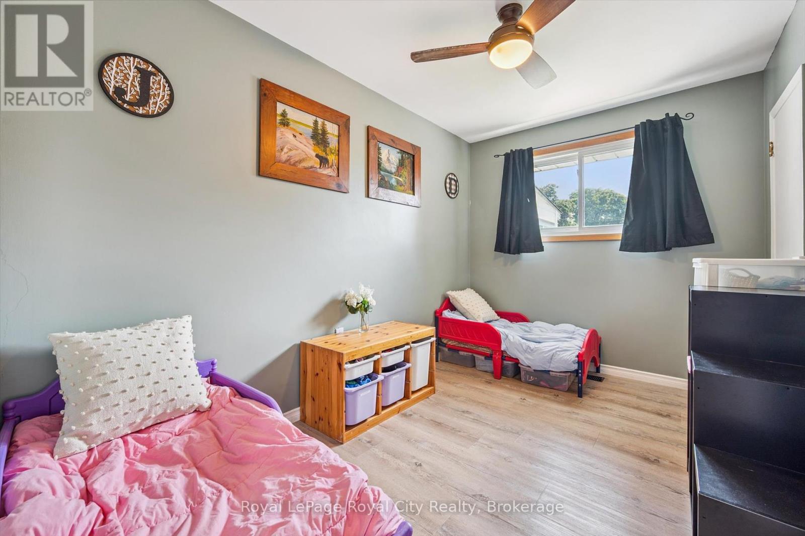 












24 JULIA DRIVE

,
Guelph (Junction/Onward Willow),




Ontario
N1H5W1

