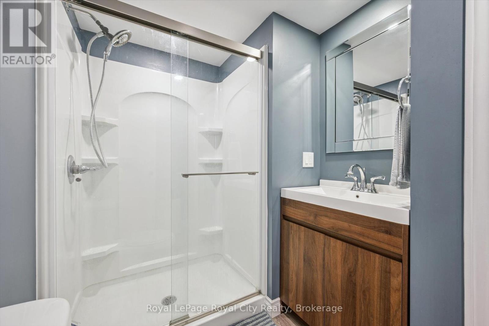 












24 JULIA DRIVE

,
Guelph (Junction/Onward Willow),




Ontario
N1H5W1

