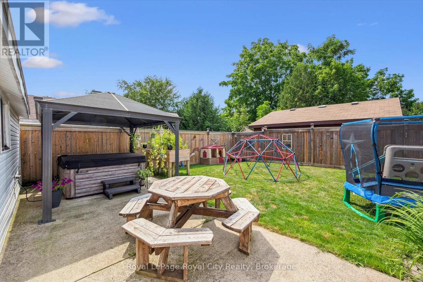 












24 JULIA DRIVE

,
Guelph (Junction/Onward Willow),




Ontario
N1H5W1

