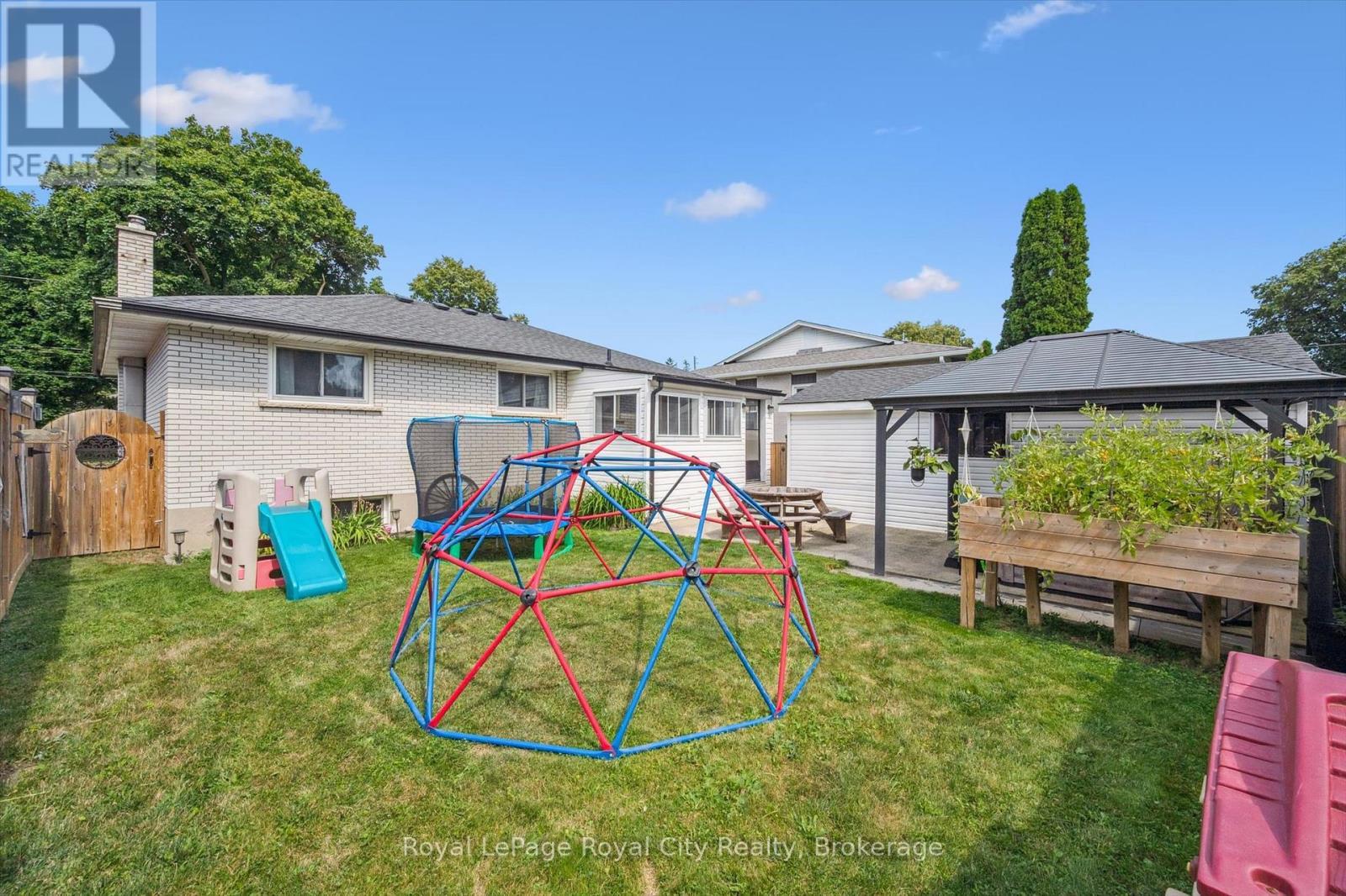 












24 JULIA DRIVE

,
Guelph (Junction/Onward Willow),




Ontario
N1H5W1

